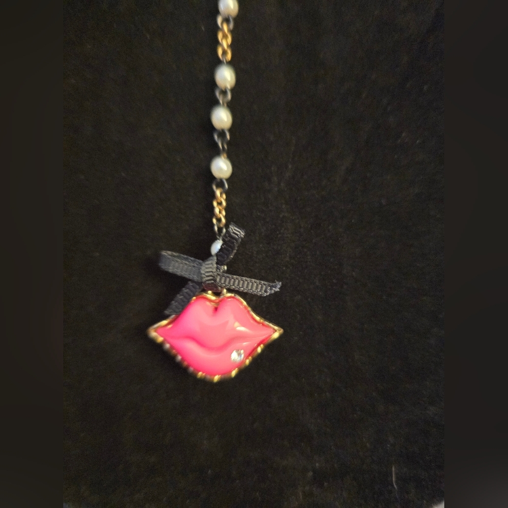 Betsey Johnson First Date Kiss Lips Necklace! Vintage NWT! - Picture 12 of 16